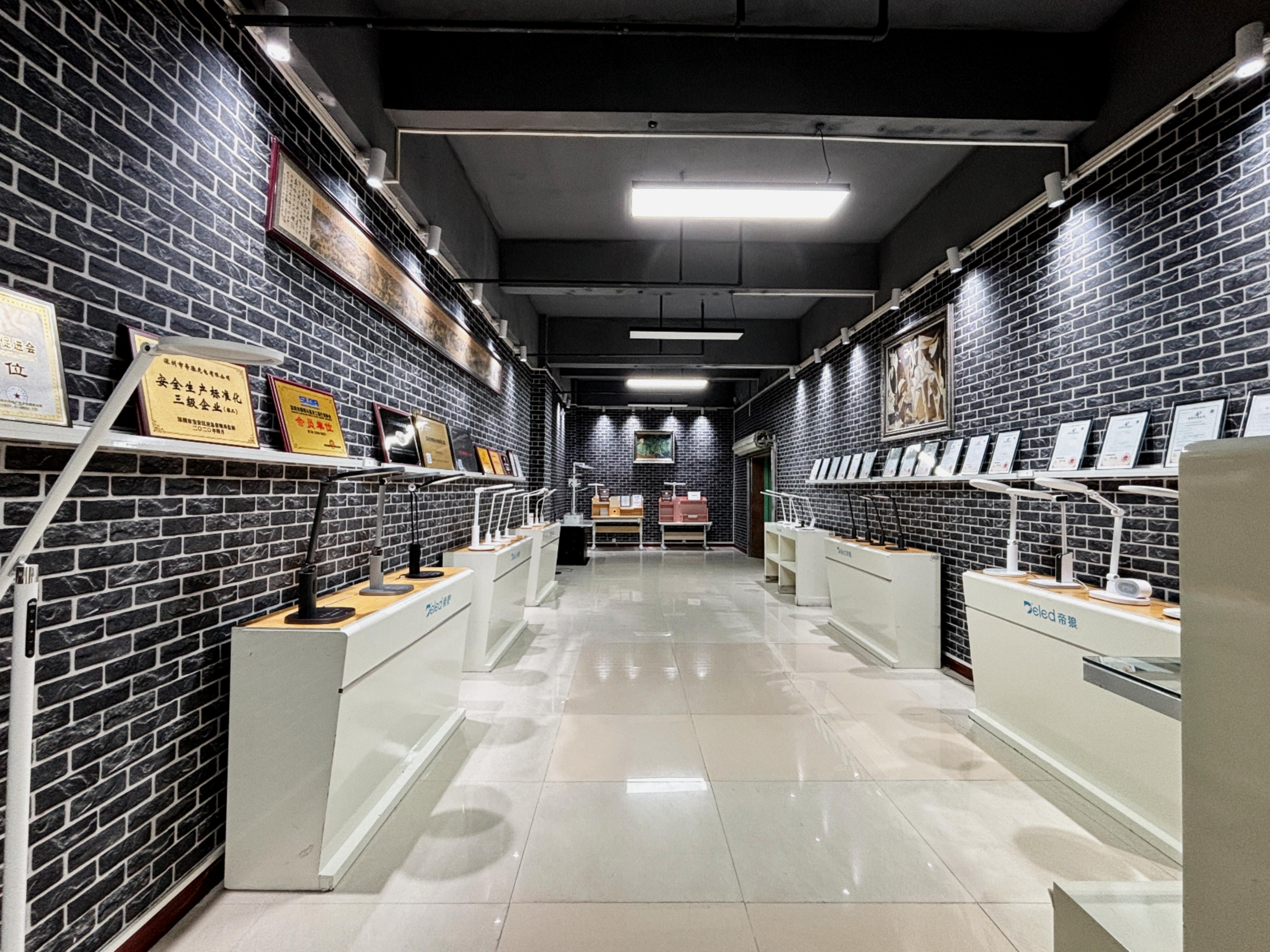 領跑 AAA 級護眼臺燈行業(yè),定義專業(yè)護眼新高度 領跑 AAA 級護眼臺燈行業(yè),定義專業(yè)護眼新高度